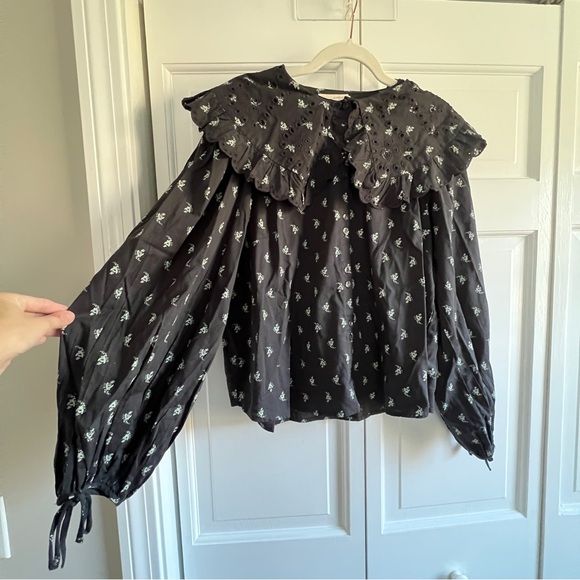 Universal Thread oversized collar floral blouse - Picture 6 of 6